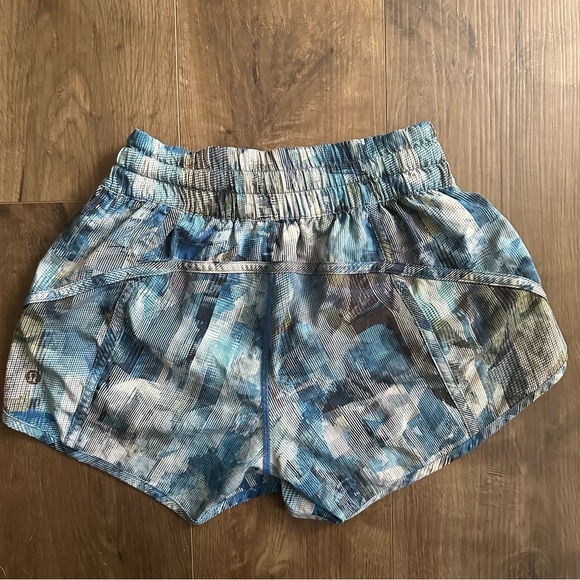 Lululemon Tracker Short V 4" in Sun Dazed Multi Blue - Size 4 - Picture 7 of 11